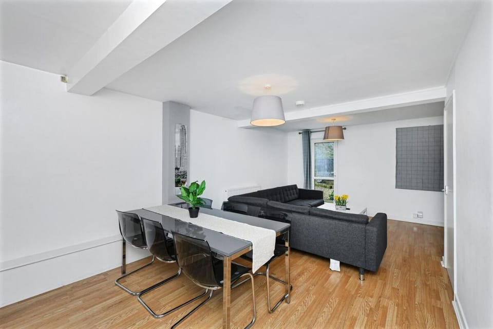 Spacious 6-Bed Home Sleeps 12, Near Highfields Park Bed and Breakfast in Nottingham