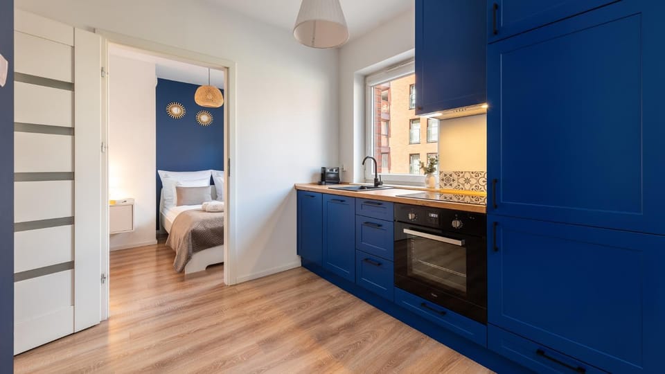 Bed, Kitchen or kitchenette, Bedroom, stove