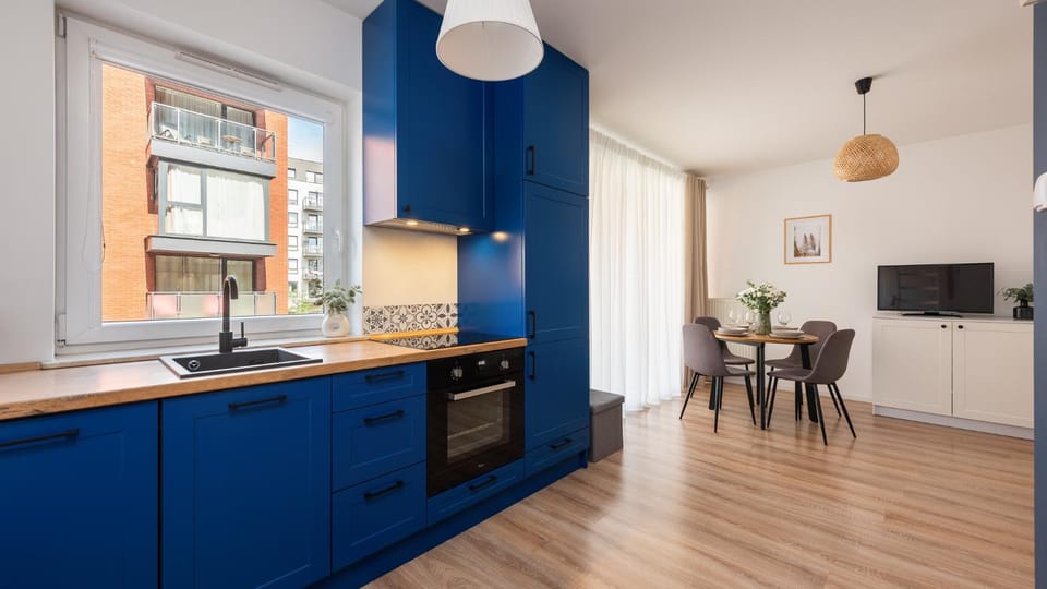 TV and multimedia, Kitchen or kitchenette, Dining area, stove