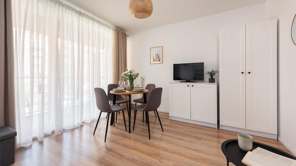 TV and multimedia, Living room, Seating area, Dining area, wardrobe