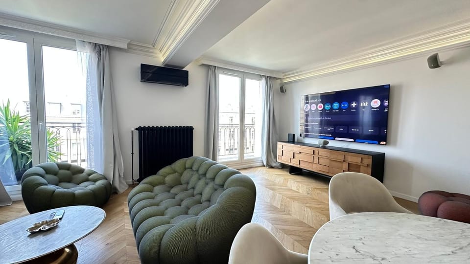 Luxury Apartment – 3 Bedrooms / Arc de Triomphe Apartment in Paris