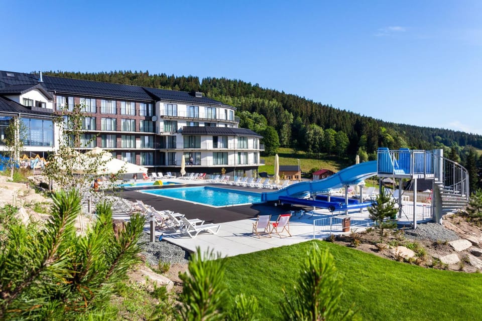 Property building, Mountain view, Pool view, Swimming pool, sunbed