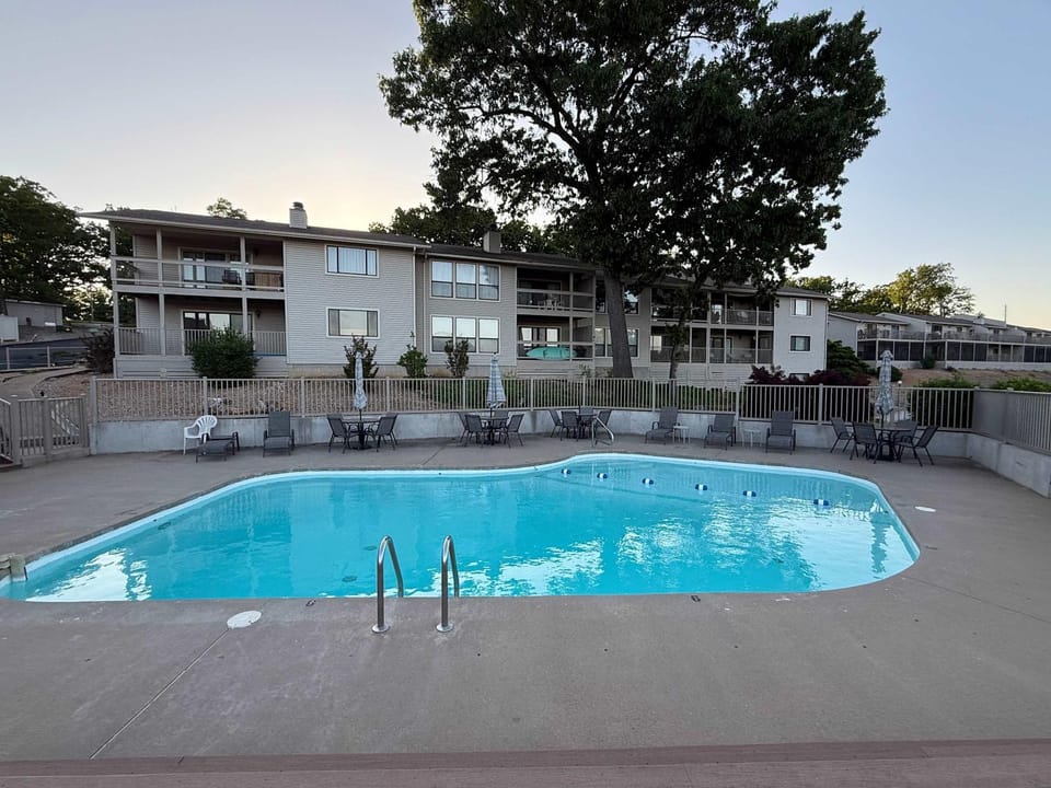 Lakeside Haven - Condo for 8 House in Lake of the Ozarks