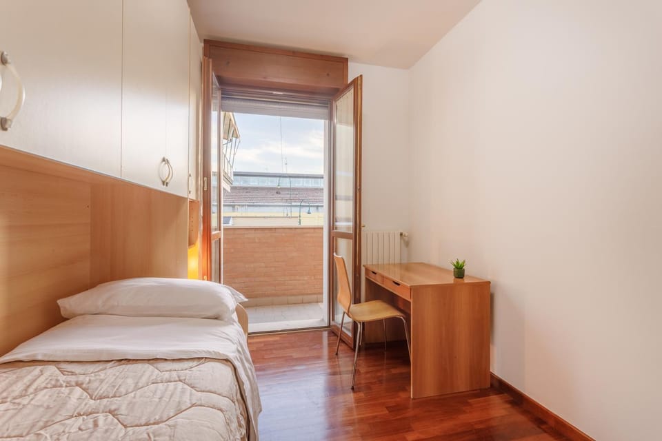 Bed, Balcony/Terrace, Photo of the whole room, Bedroom