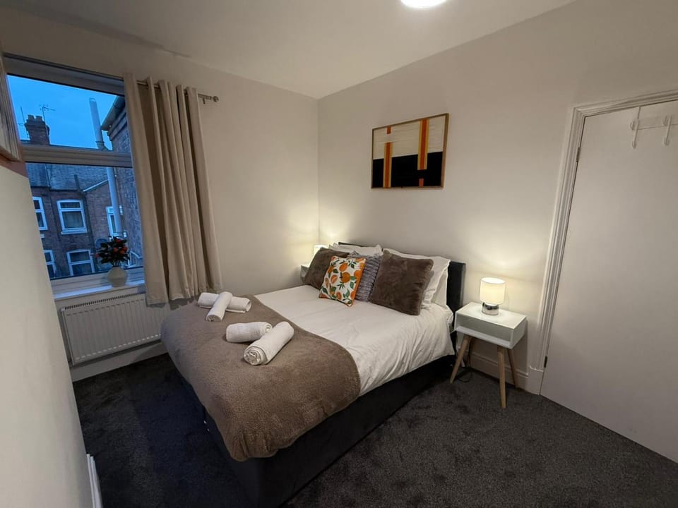The Tewkesbury Modern Retreat Sleeps 7 House in Leicester