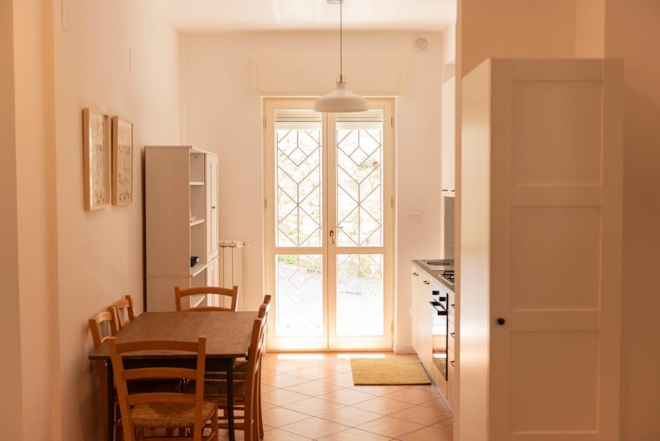 Kitchen or kitchenette, Dining area, wardrobe