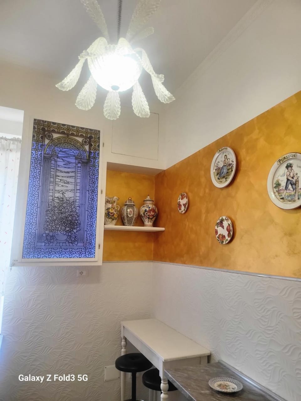 Food close-up, Photo of the whole room, microwave, washing machine