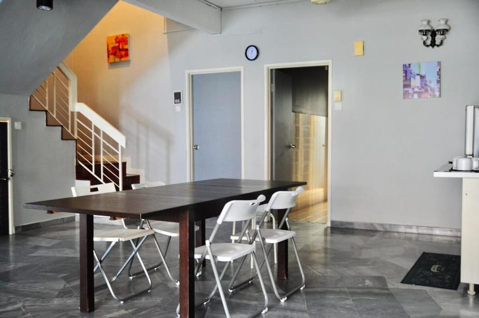 Grayhaus BU3 House at Bandar Utama - near 1 Utama Shopping Centre - Stay Only NO EVENTS House in Petaling Jaya
