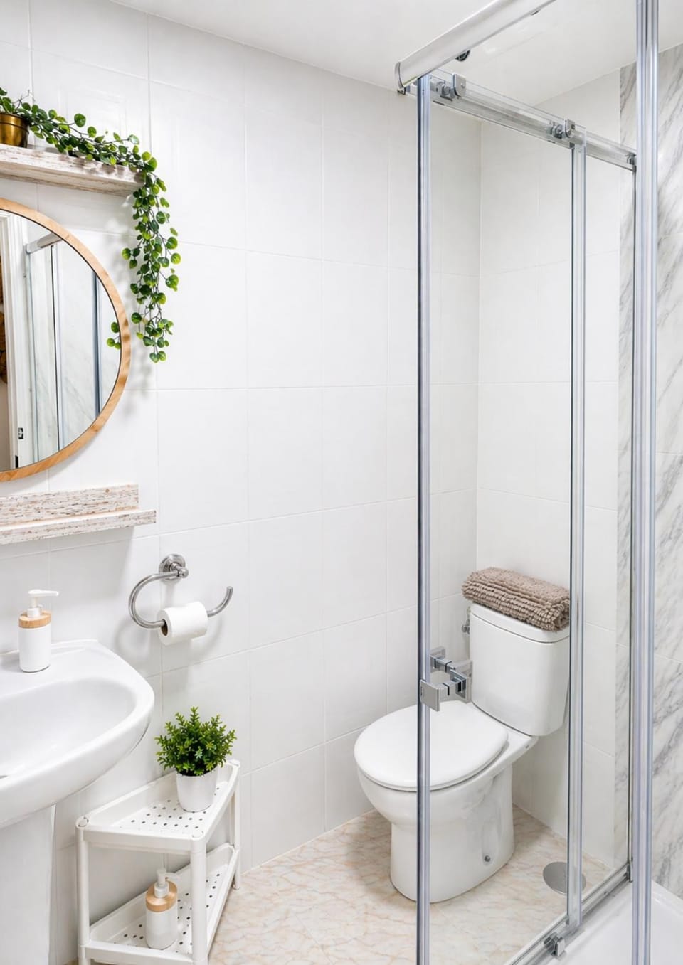 Shower, Toilet, Bathroom, bidet, towels