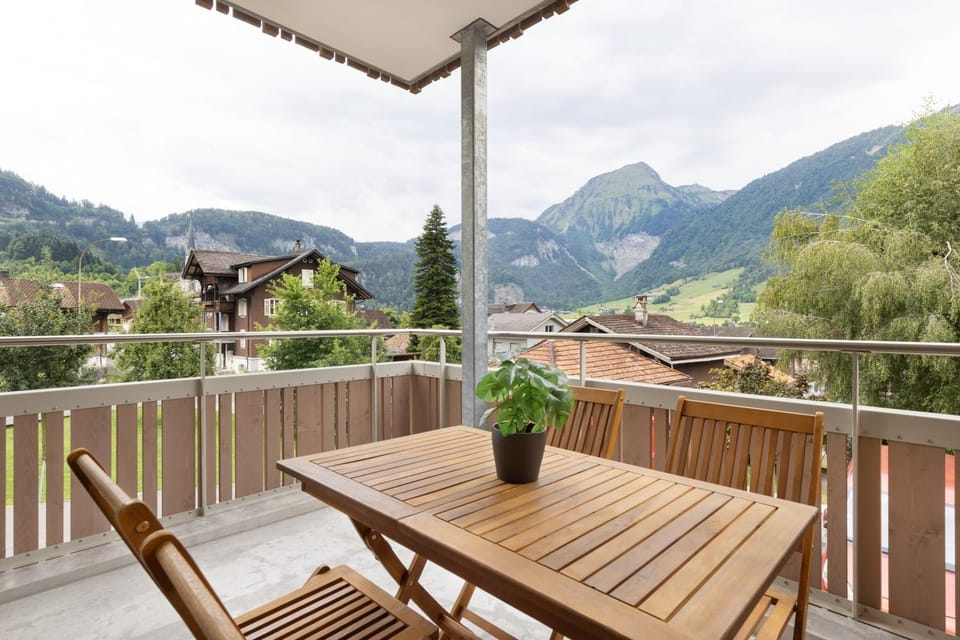 Natural landscape, View (from property/room), Balcony/Terrace, Dining area, Mountain view
