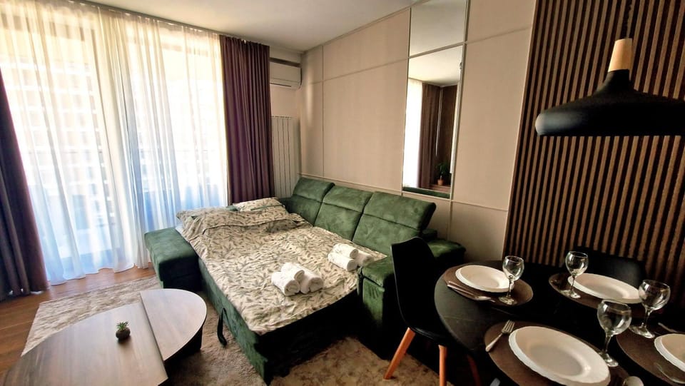 Bed, Living room, Photo of the whole room, Seating area, Dining area