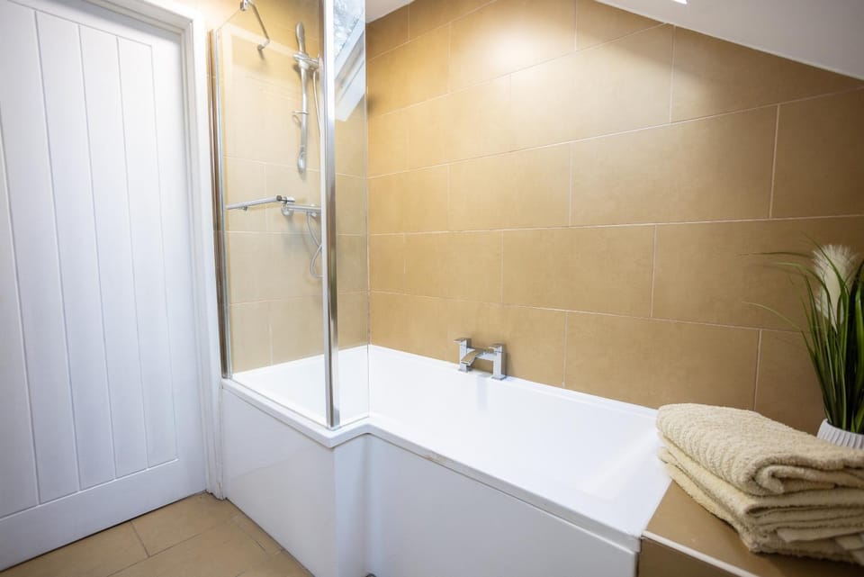 Shower, Bathroom, Bath, towels