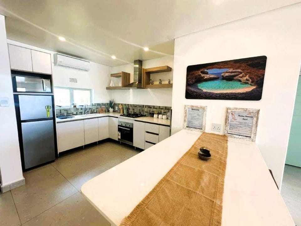 Kitchen or kitchenette, Dining area, oven, stove, air conditioner