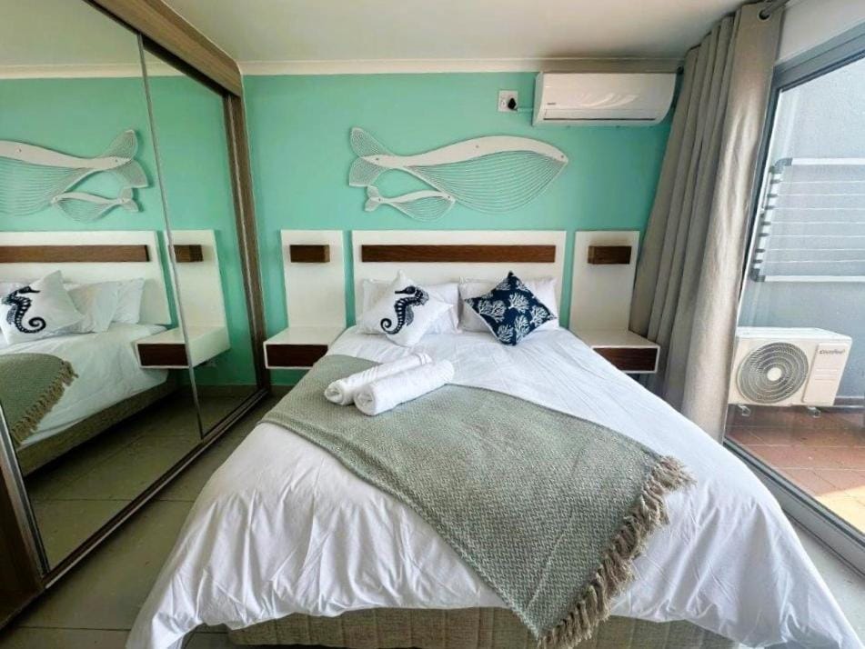 Bed, Photo of the whole room, Bedroom, towels, wardrobe, air conditioner