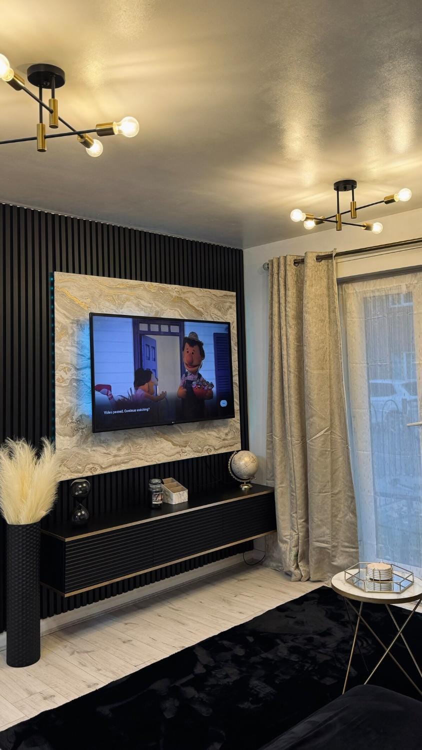 Communal lounge/ TV room, TV and multimedia, Living room