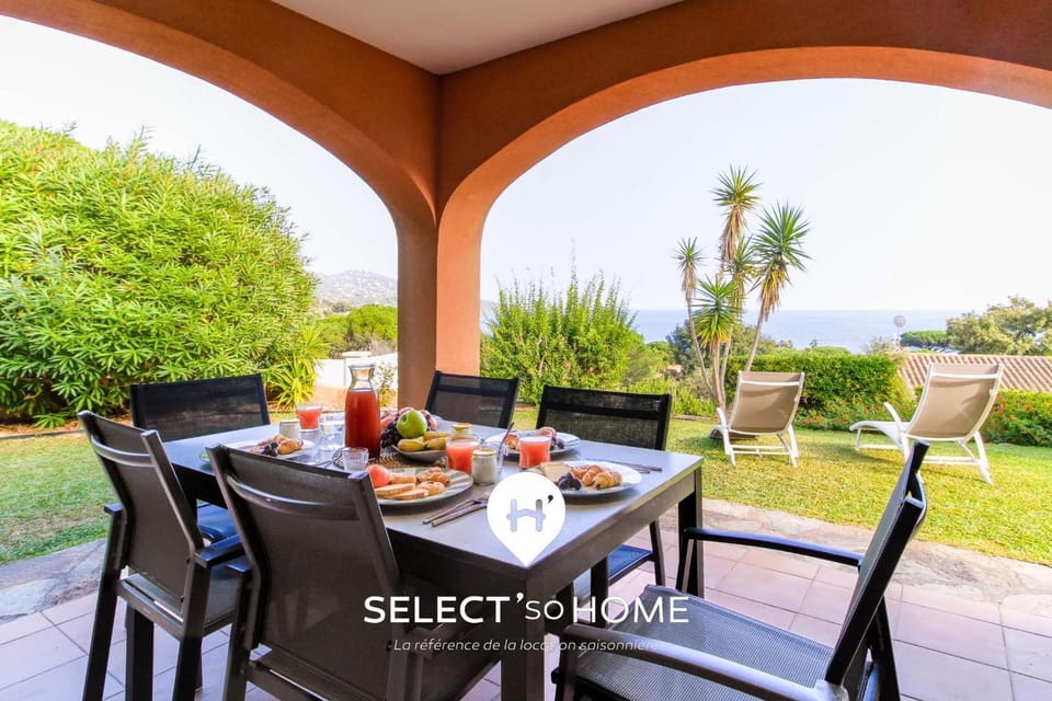 Spring, Day, Garden, Dining area, Garden view