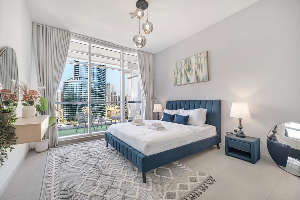 Bed, View (from property/room), Balcony/Terrace, Photo of the whole room, Seating area, Bedroom, City view