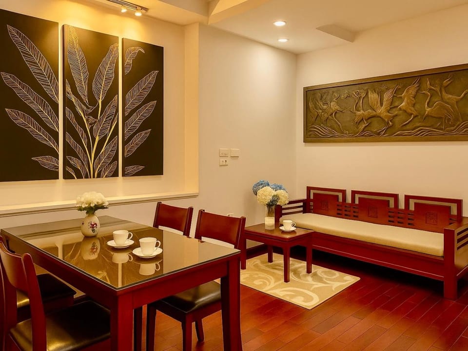 Living room, Decorative detail, Seating area, Dining area