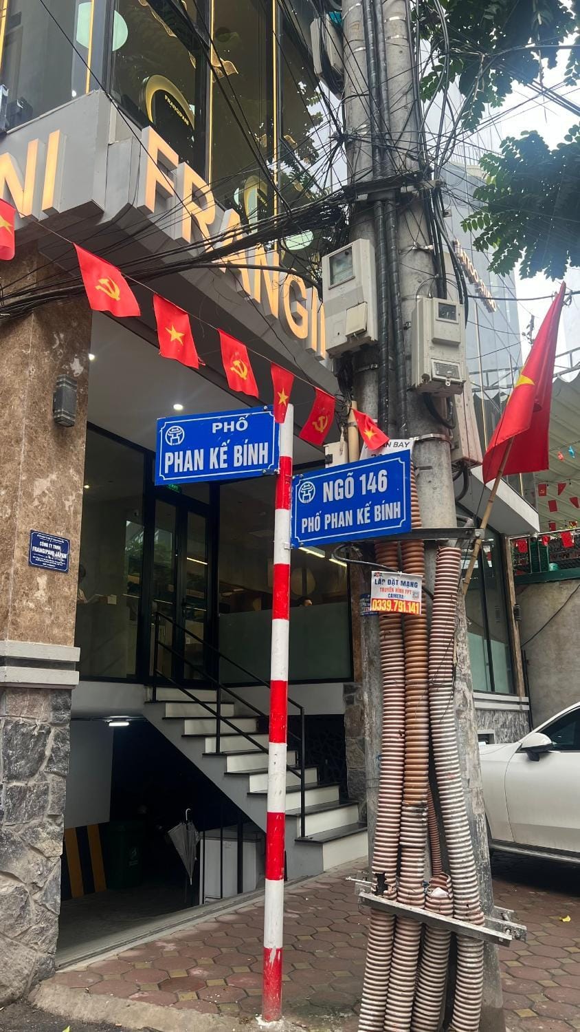 Restaurant/places to eat, Property logo or sign, Parking