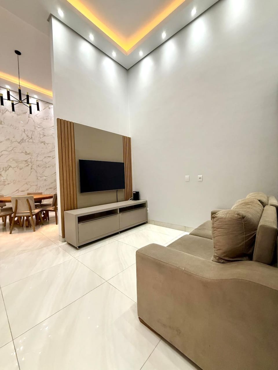 Communal lounge/ TV room, TV and multimedia, Living room, Seating area, Evening entertainment