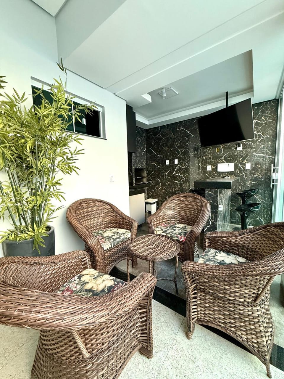 Communal lounge/ TV room, TV and multimedia, Living room, Seating area, Evening entertainment