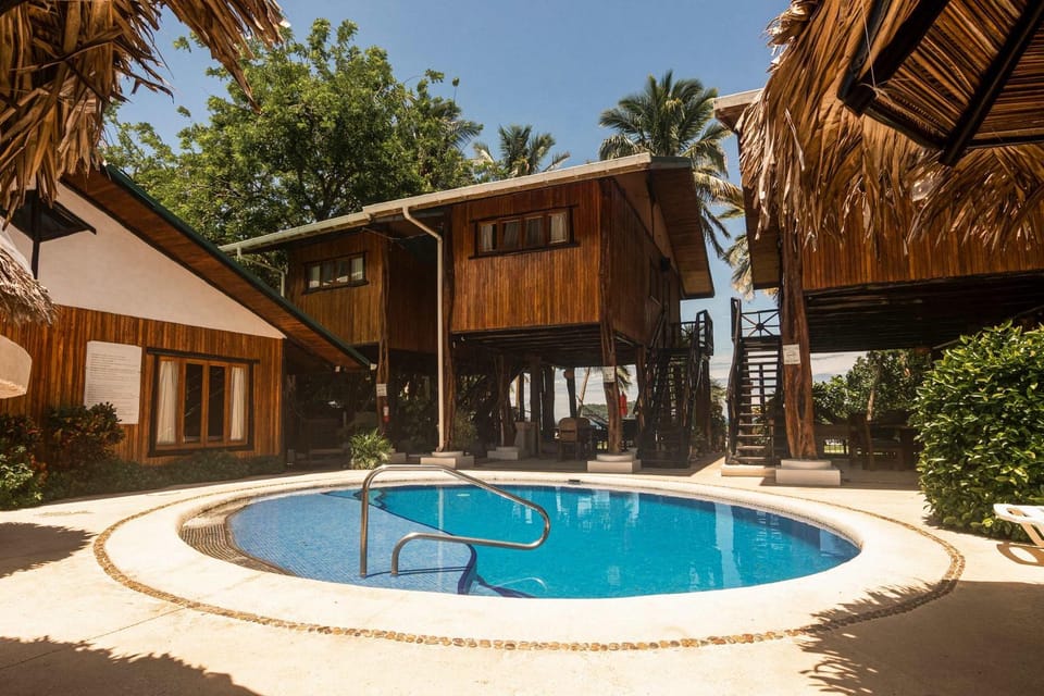 Poolside Unit at Beachfront Hotel Apartment in Samara