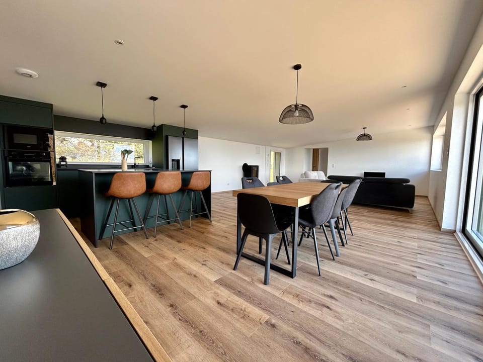 Kitchen or kitchenette, Living room, Lounge or bar, Seating area, Dining area, dishwasher, microwave, oven, stove, toaster