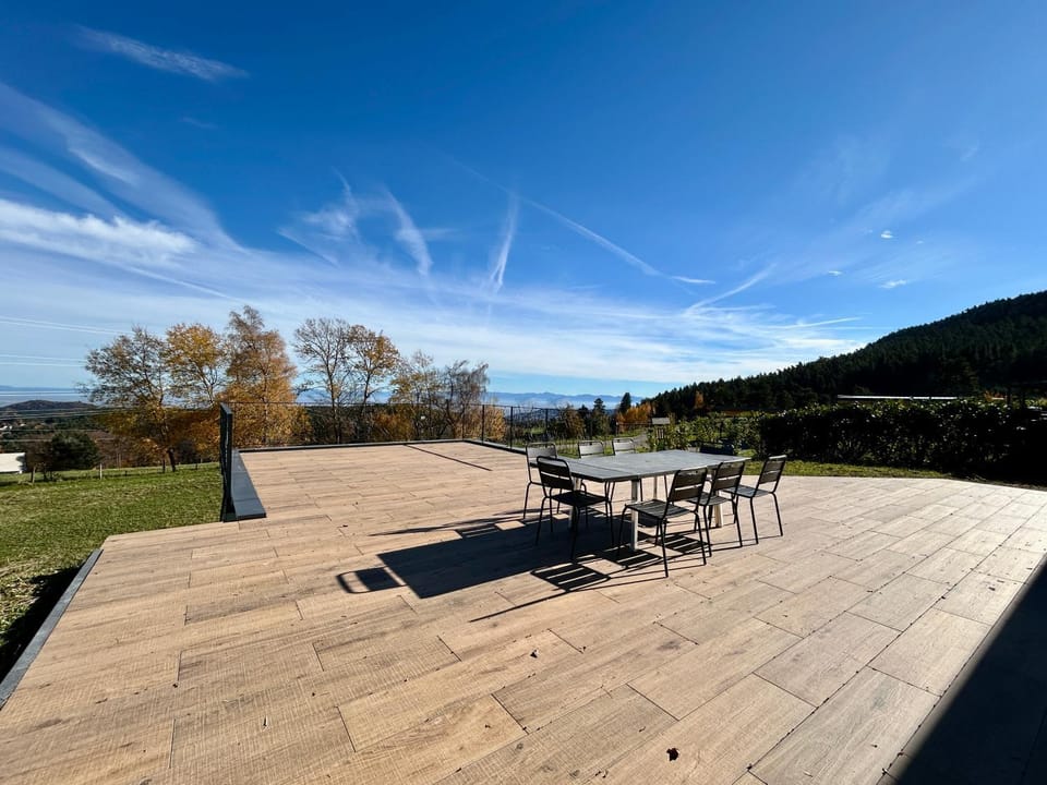 Day, Natural landscape, View (from property/room), Balcony/Terrace, Dining area, Hiking, Cycling, Garden view, Mountain view