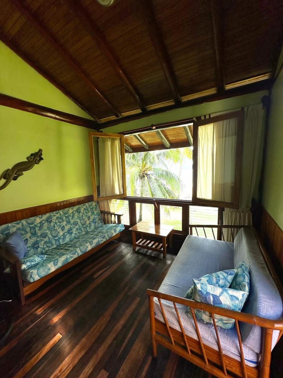 Tree House Inn Ocean Front Unit #2 House in Samara