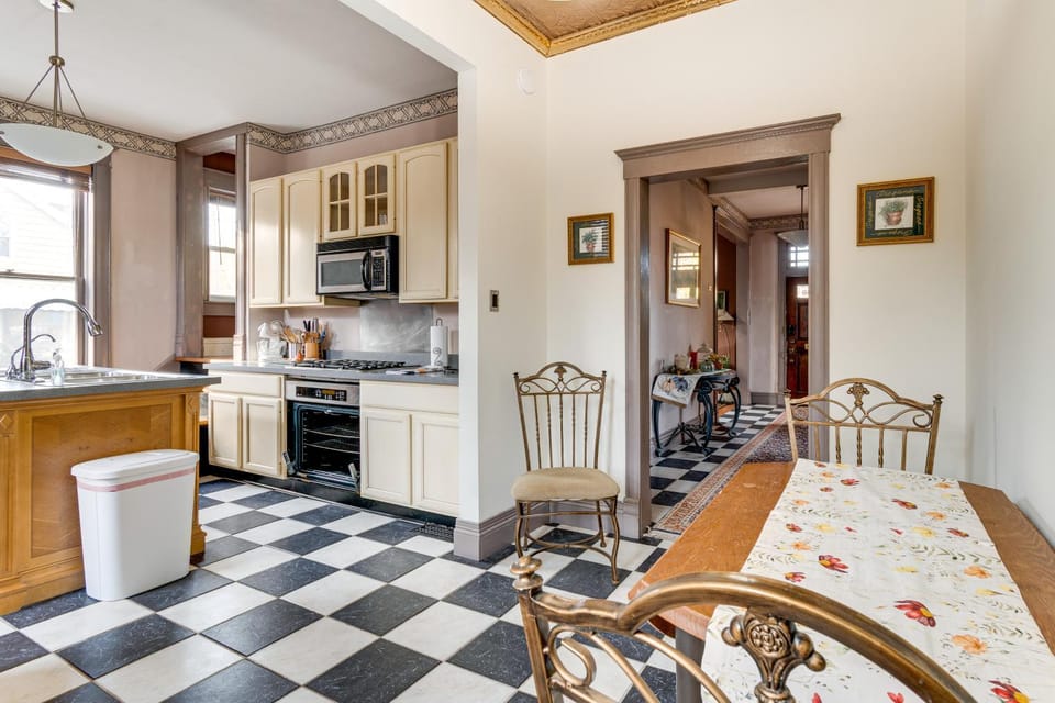 Route 66 Historic Library Home: Pet-Friendly! House in Illinois