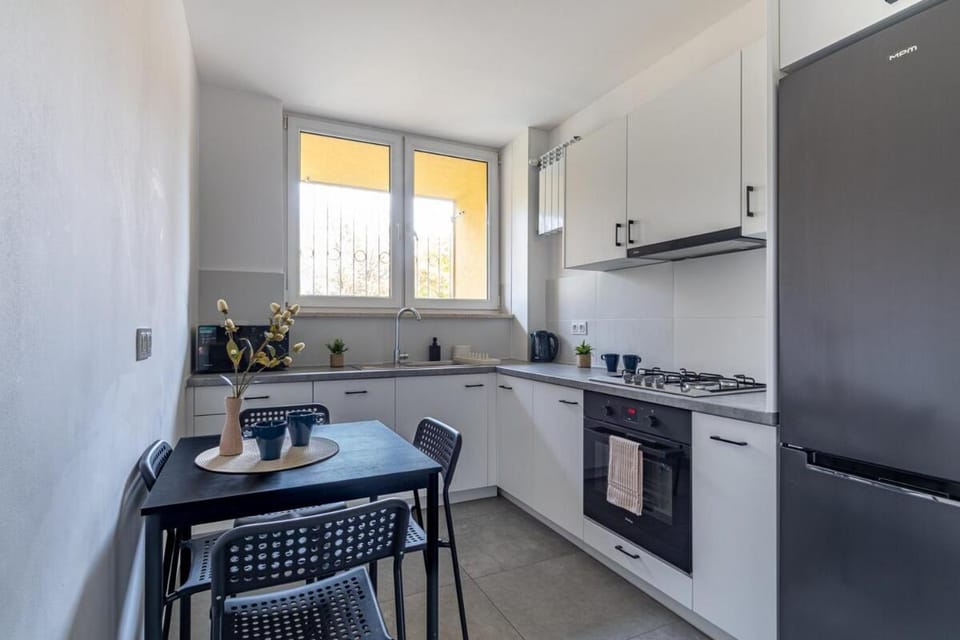 Kitchen or kitchenette, Dining area, dishwasher, oven, stove