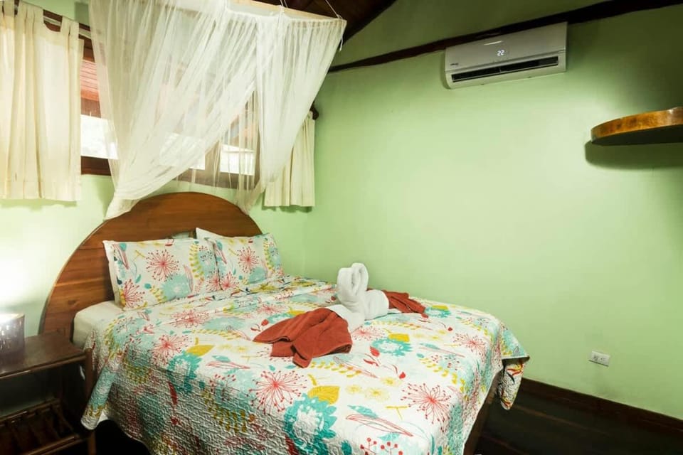 Treehouse Inn on the Beach House in Samara