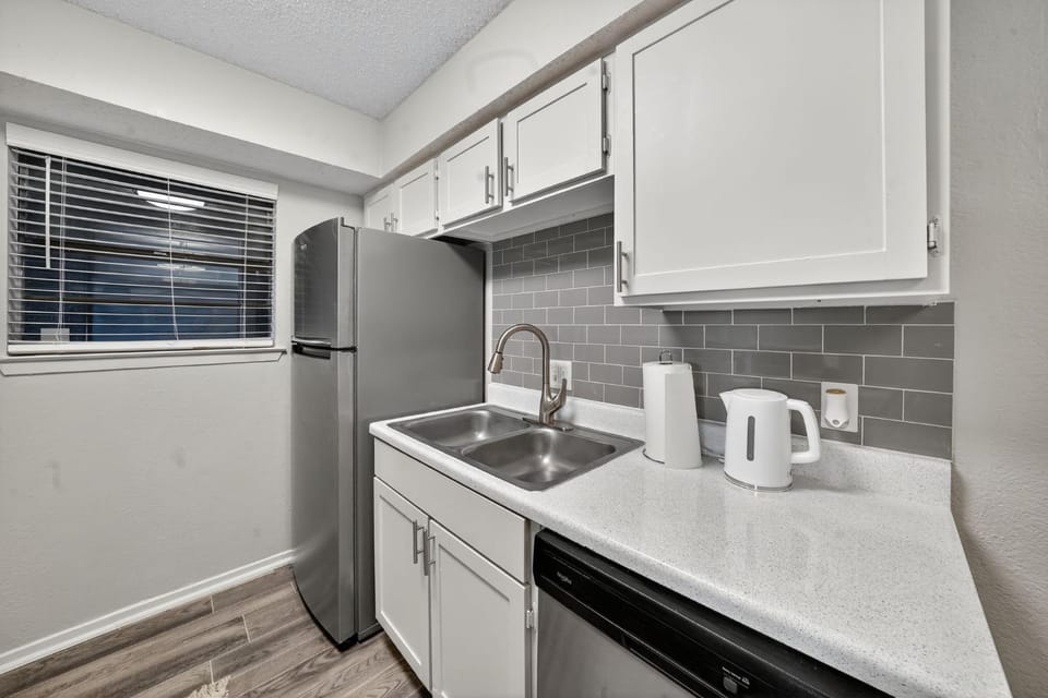 The Landry 109 Chic & Cozy One-Bed Haven Apartment in Arlington