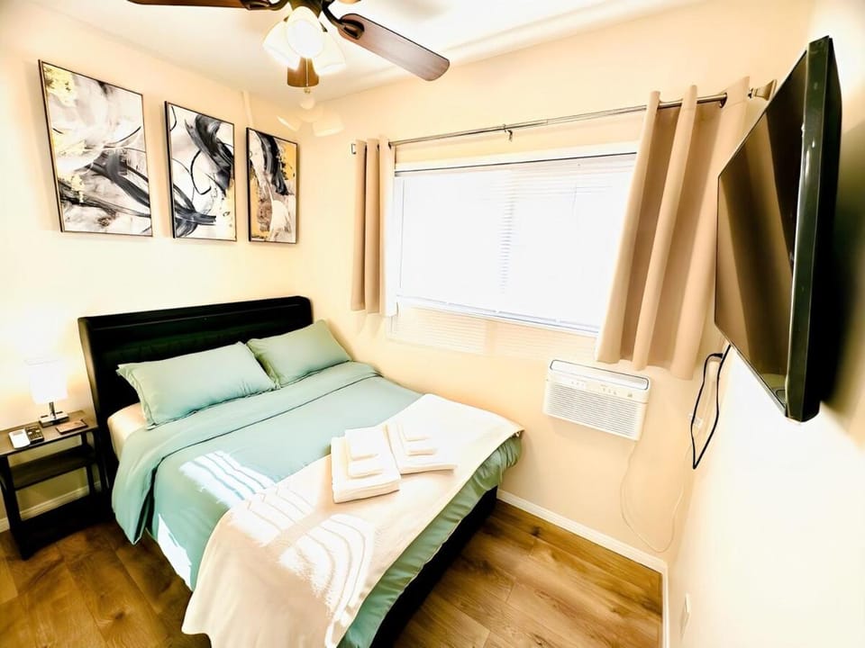 Lake Murray 3BR Retreat with AC and Skylight Apartment in La Mesa