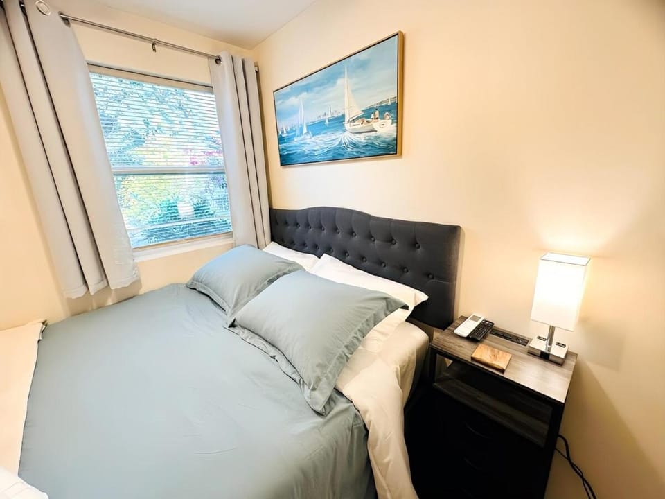 Lake Murray 3BR Retreat with AC and Skylight Apartment in La Mesa