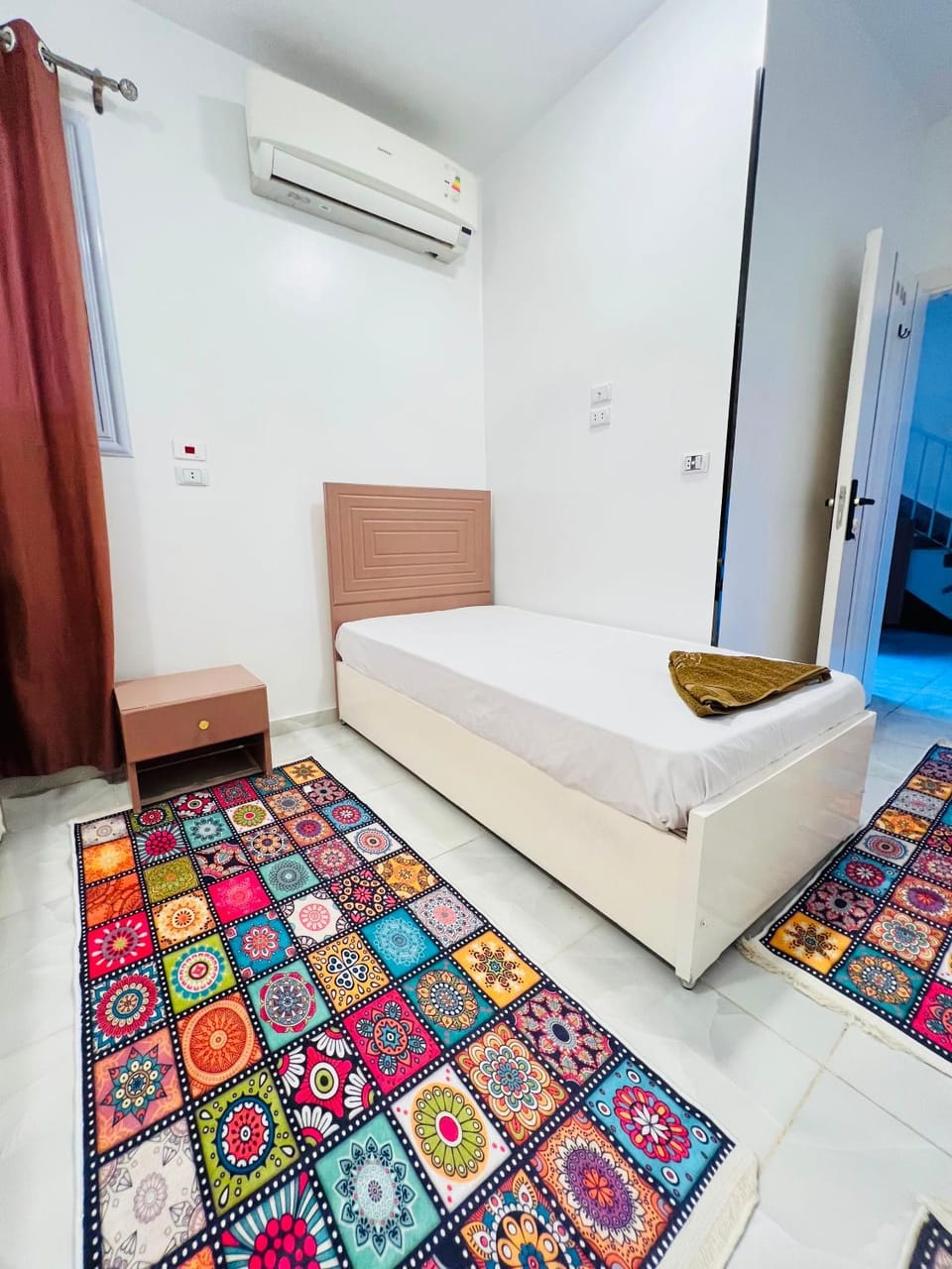Bed, Living room, Bedroom, air conditioner