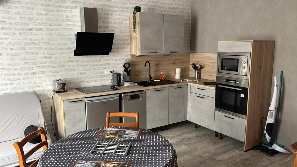 Kitchen or kitchenette, Living room