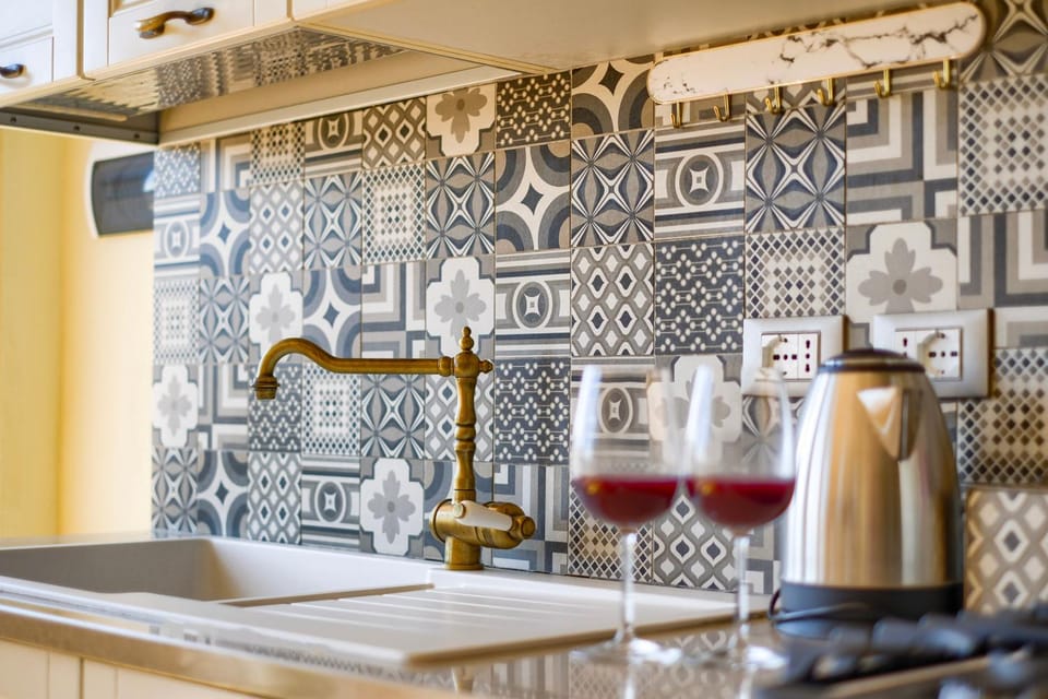 Kitchen or kitchenette, Food and drinks
