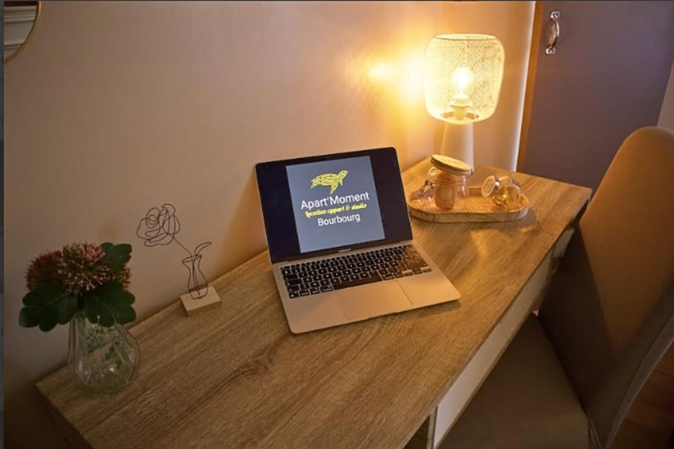 Seating area, internet, internet