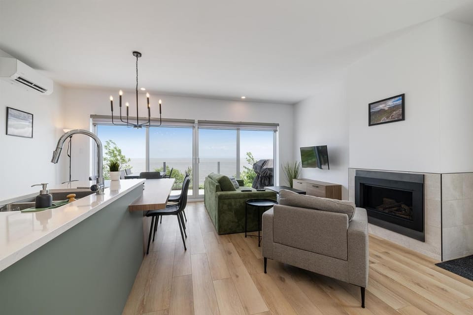 Kitchen or kitchenette, Living room