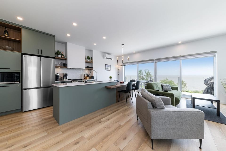 Kitchen or kitchenette, Living room