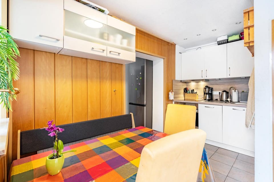 Property building, Kitchen or kitchenette, Living room