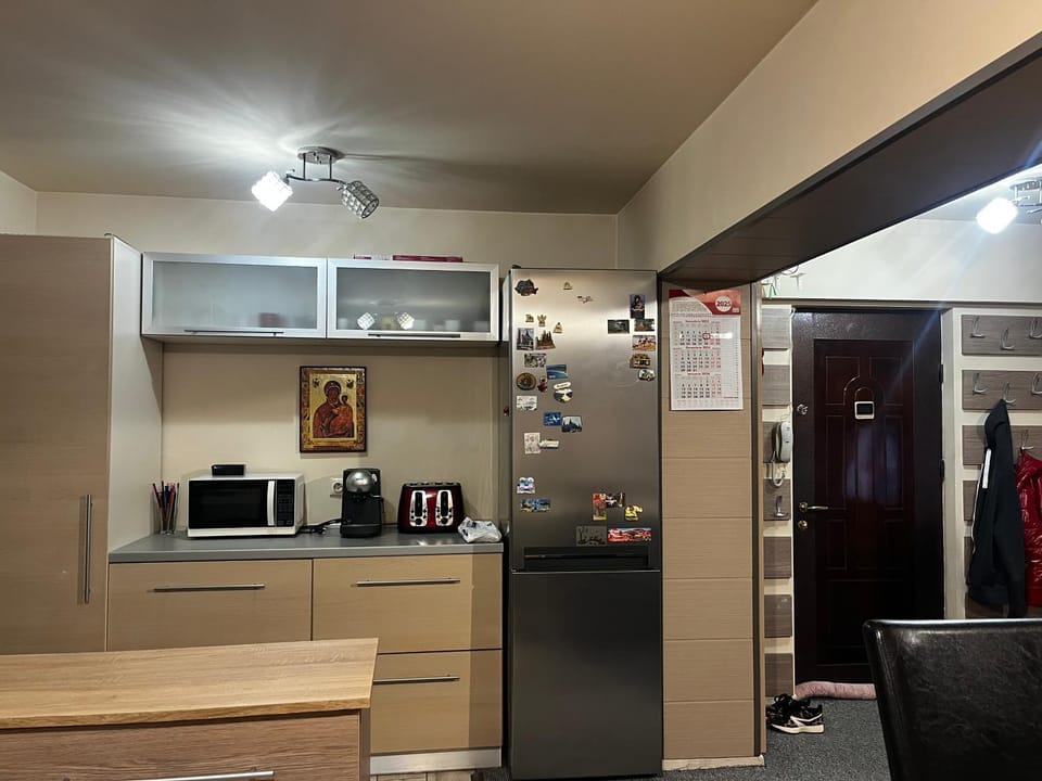 Coffee/tea facilities, oven, stove