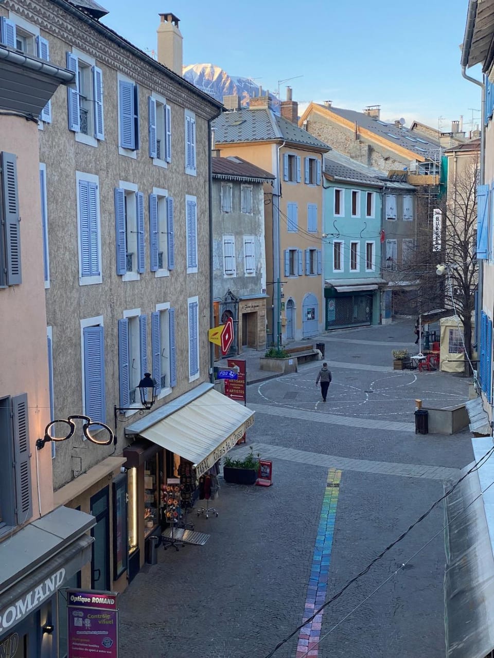 Balcony/Terrace, Street view