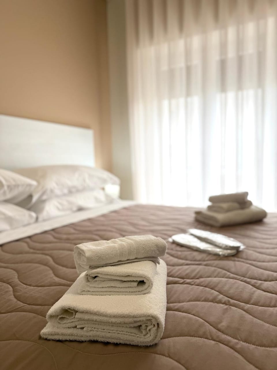 Bed, Photo of the whole room, Bedroom, towels