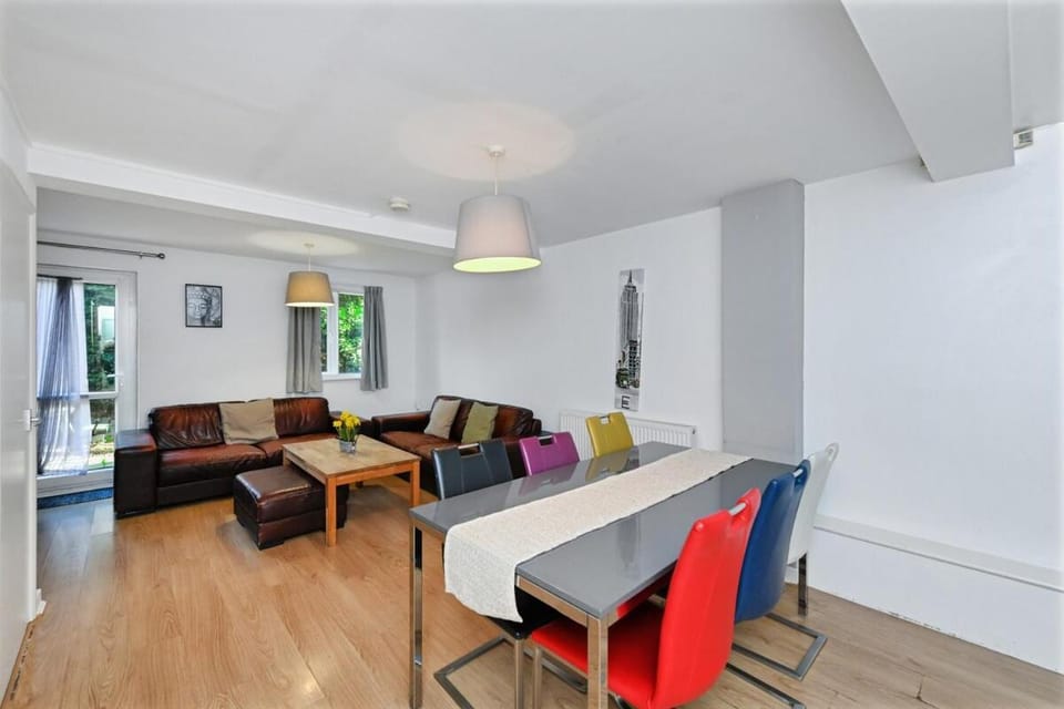 6-Bed House for 12 with Parking, Near Highfields Park Bed and Breakfast in Nottingham
