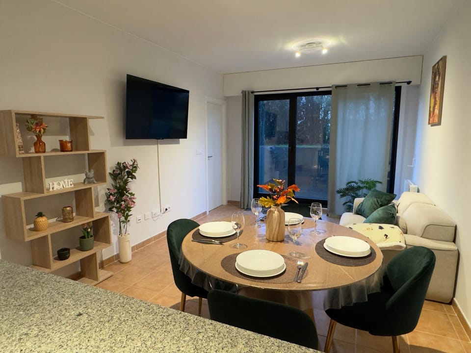 TV and multimedia, Living room, Dining area