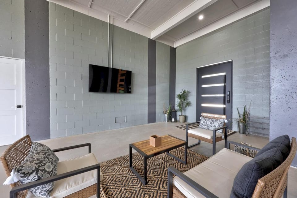 Lakefront Retreat with Heated Swim Spa, Lakefront House in Lago Vista