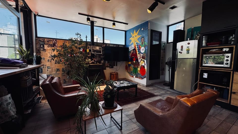 Communal lounge/ TV room, TV and multimedia, Kitchen or kitchenette, Seating area, Dining area, Evening entertainment, oven, stove