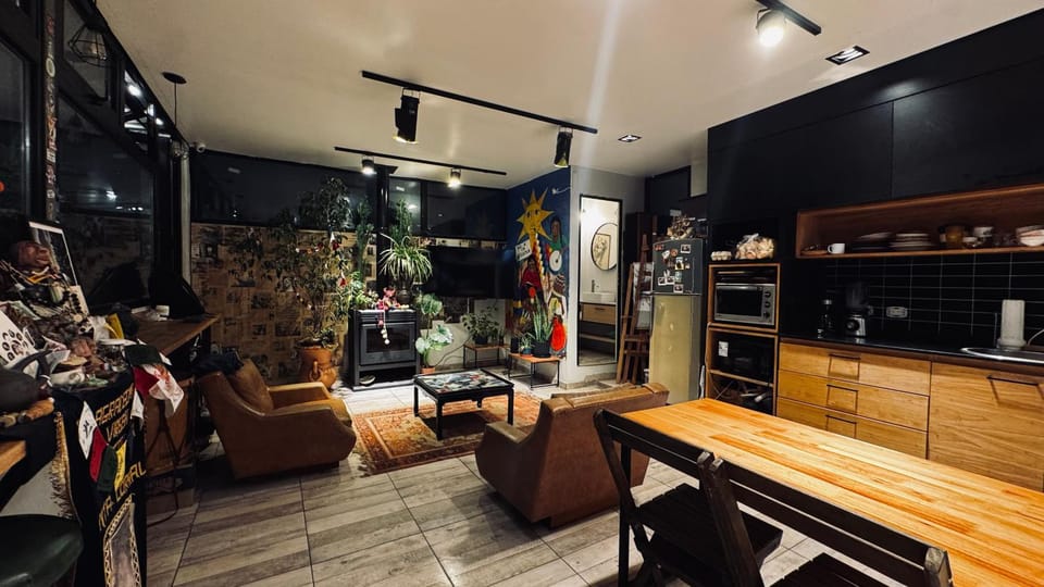 Communal lounge/ TV room, TV and multimedia, Living room, Lounge or bar, Seating area, Evening entertainment